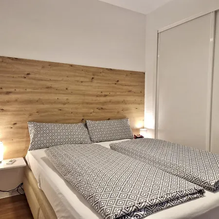 Sr Reserva De 2bdr With Private Garden *